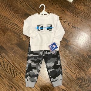 NWT 2T Champion sweatsuit 2 pieces